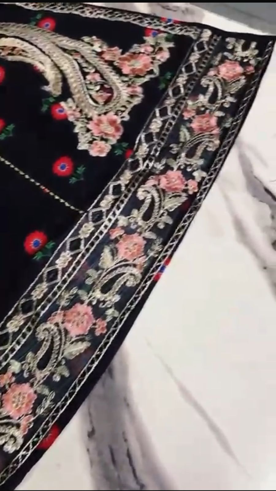 3-piece embroidered suit 🌸