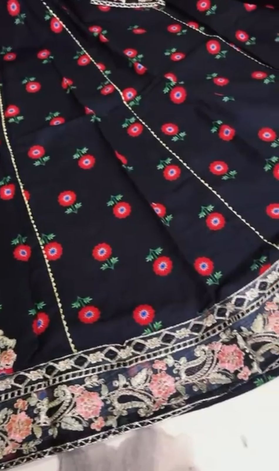 3-piece embroidered suit 🌸