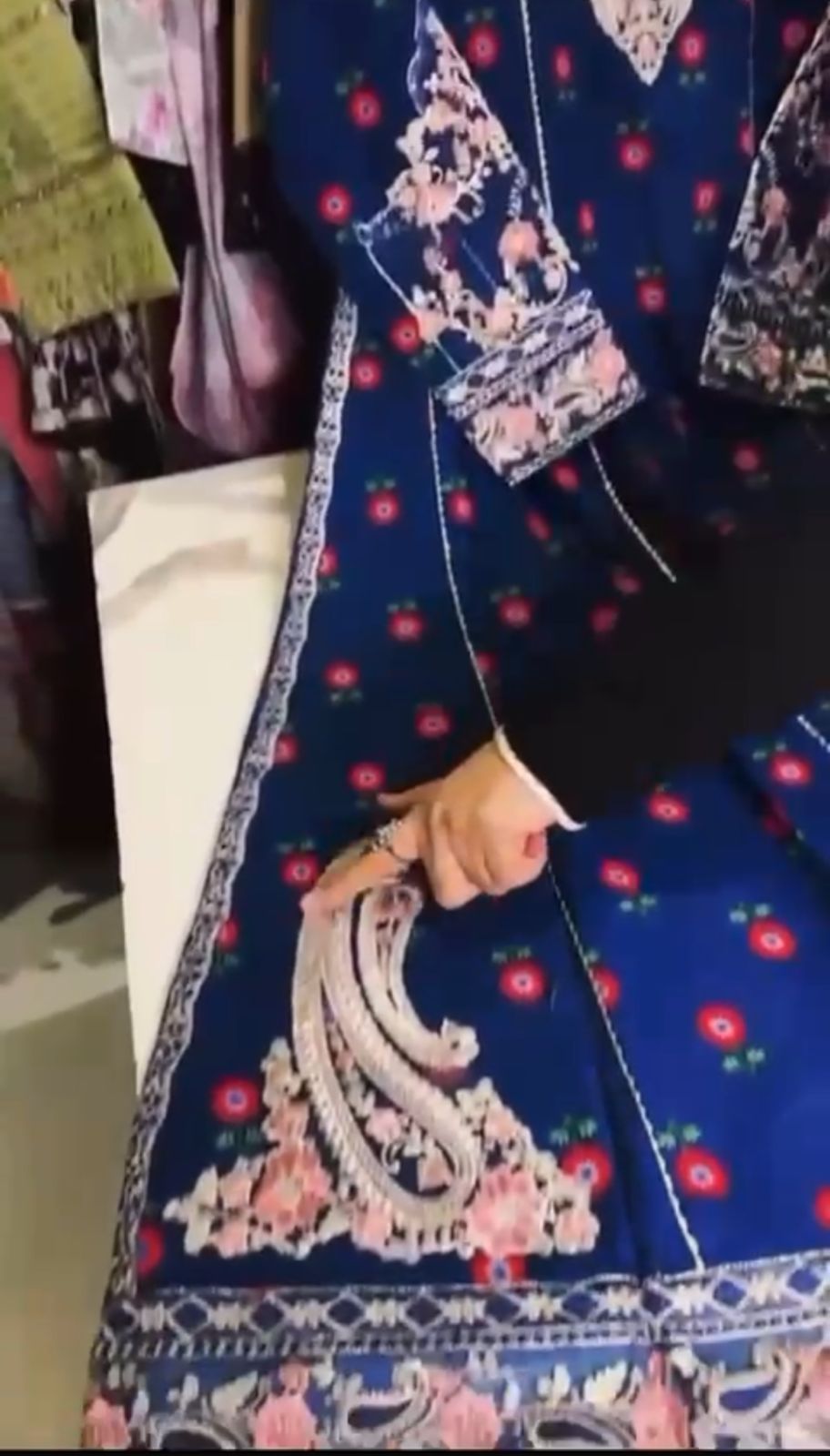 3-piece embroidered suit 🌸