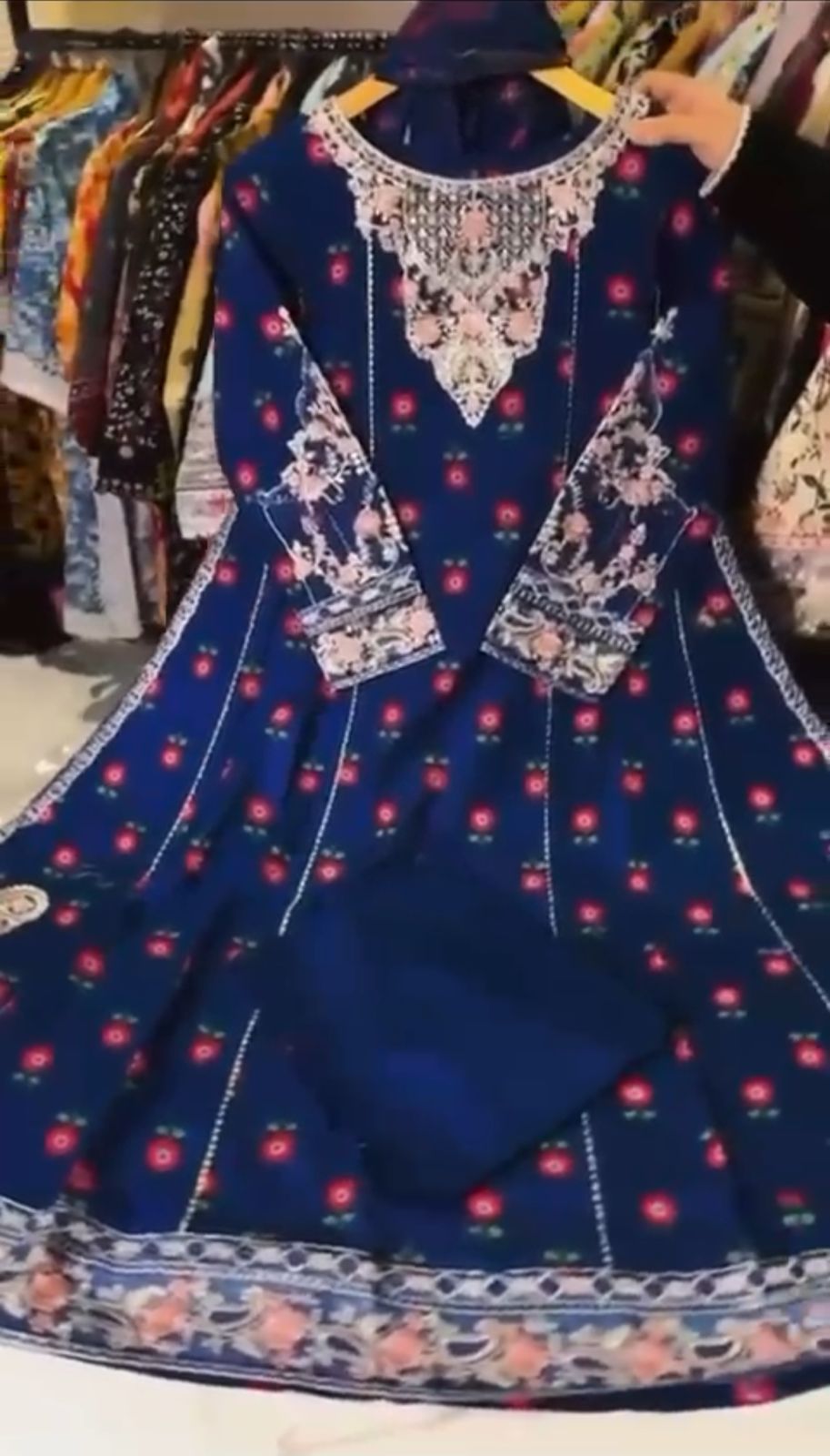 3-piece embroidered suit 🌸